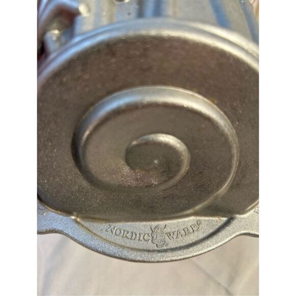 Nordic Ware Yule log pan mold 9 cups. - Picture 7 of 7